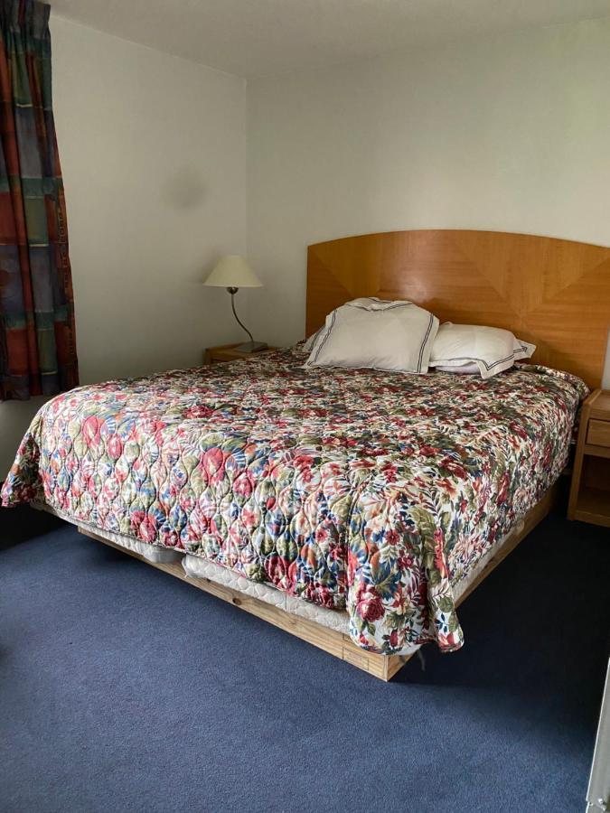 Northern Pine Inn ヘイワード エクステリア 写真
