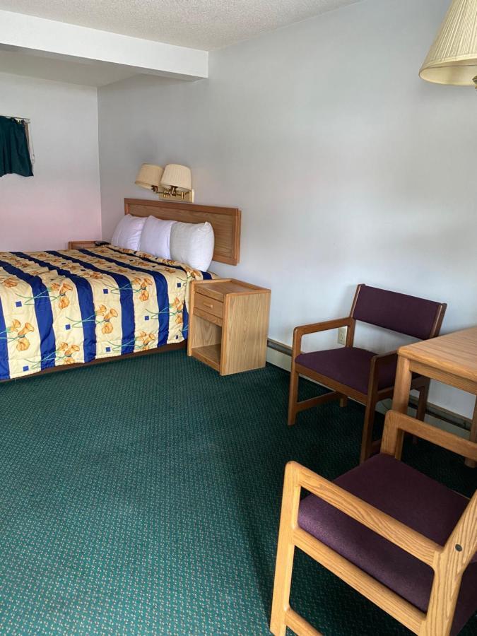 Northern Pine Inn ヘイワード エクステリア 写真