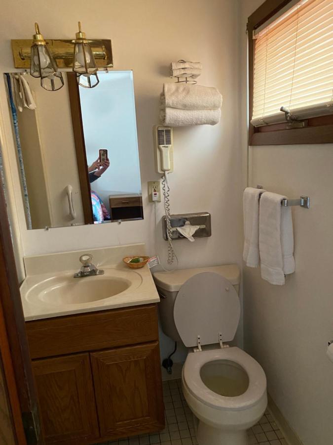 Northern Pine Inn ヘイワード エクステリア 写真