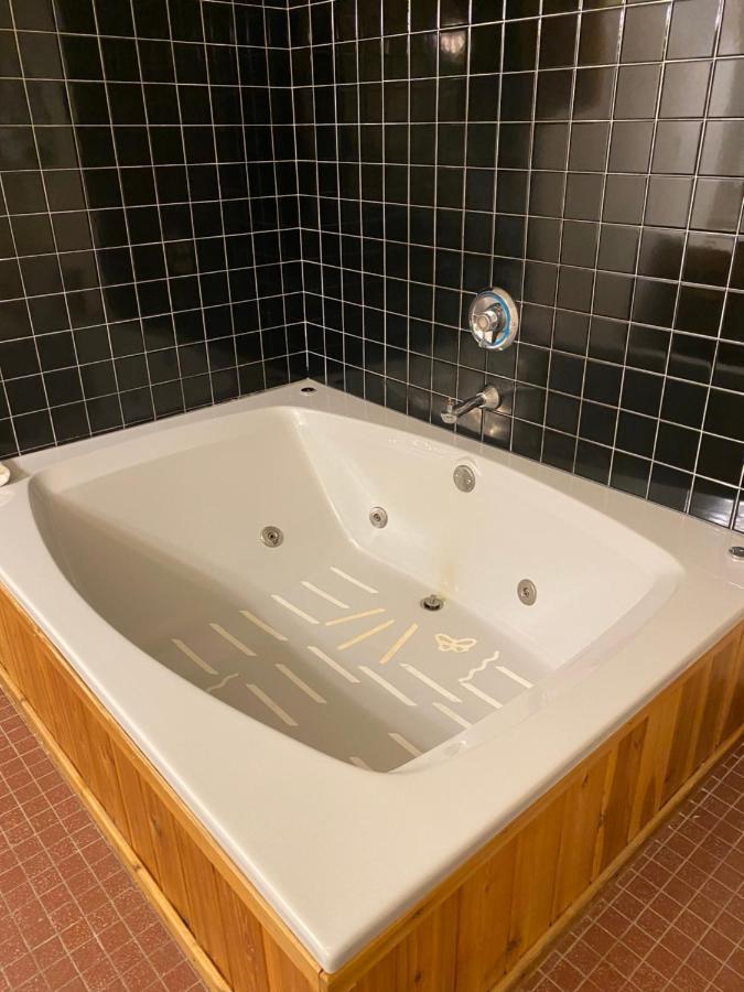 Northern Pine Inn ヘイワード エクステリア 写真