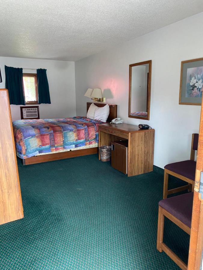 Northern Pine Inn ヘイワード エクステリア 写真