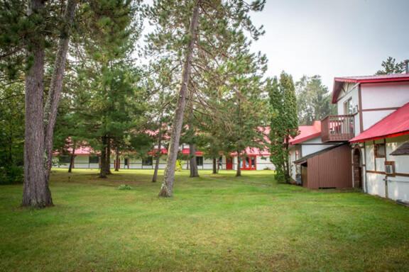 Northern Pine Inn ヘイワード エクステリア 写真
