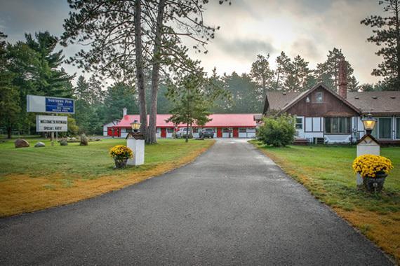 Northern Pine Inn ヘイワード エクステリア 写真