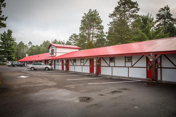 Northern Pine Inn ヘイワード エクステリア 写真